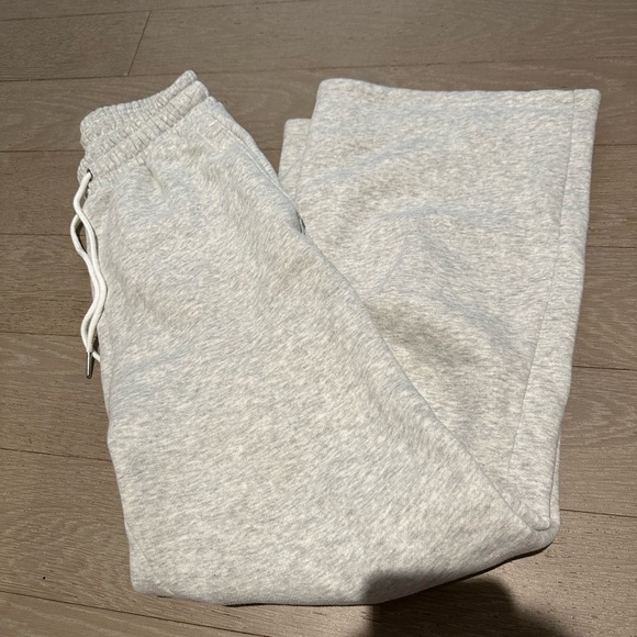 Abercrombie Light Gray Sunday Wide-Leg Sweatpants - Picture 2 of 5